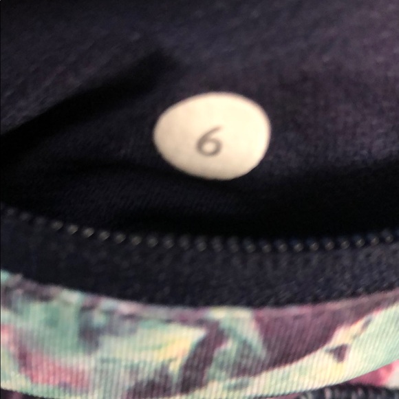 Lululemon capris and tank set size 6 - Picture 5 of 6